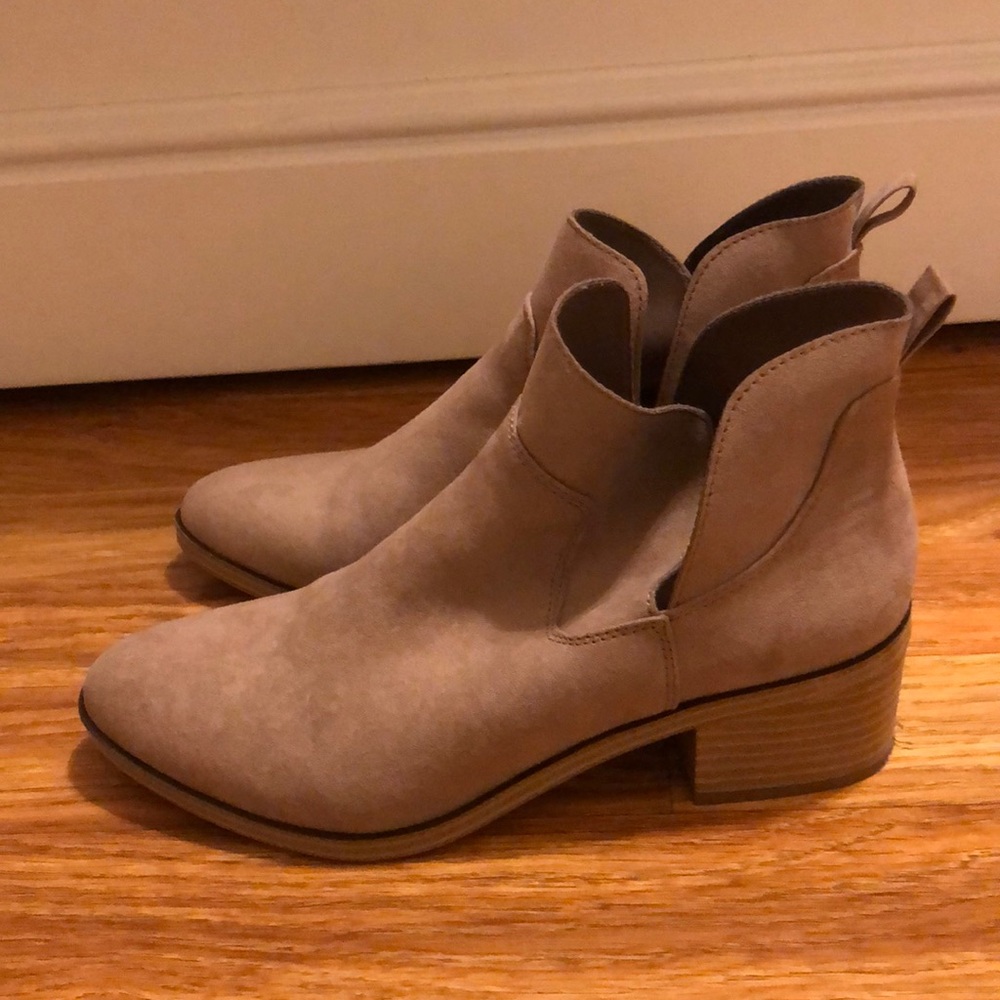 Boots - Picture 2 of 4